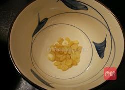 桃胶皂米银耳羹的做法图解4