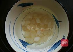 桃胶皂米银耳羹的做法图解5