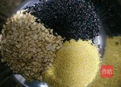 黑米燕麦核桃粥的做法图解1