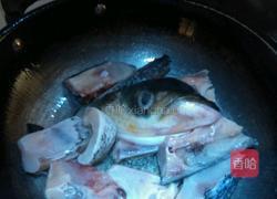 鱼头豆腐汤的做法图解2