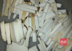 鲍菇炒瘦肉的做法图解1