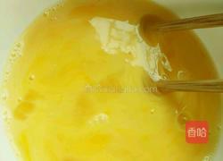 芹菜尖椒炒蛋的做法图解1