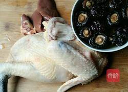 香菇炖鸡的做法图解1