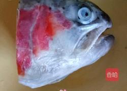 宝宝辅食三文鱼头豆腐汤的做法图解2