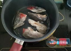 宝宝辅食三文鱼头豆腐汤的做法图解4
