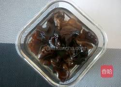 黑木耳炒黄花菜的做法图解1