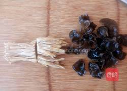 黑木耳炒黄花菜的做法图解4