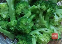 番茄西兰花的做法图解1