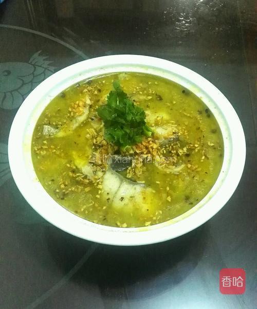 放上香菜点缀，就可以上桌了。