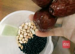 黑豆花生红枣豆浆的做法图解1