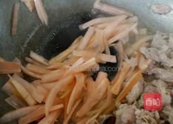 泡萝卜炒肉的做法图解3