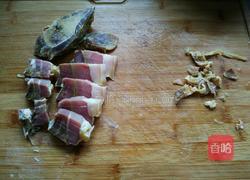 金华火腿菌菇炖鸡汤的做法图解2