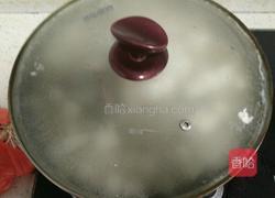 草鱼头炖萝卜丁的做法图解2