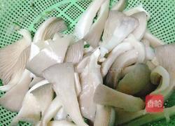 蘑菇肉片汤的做法图解1