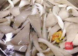蘑菇肉片汤的做法图解3