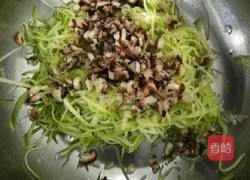 西葫芦香菇饼的做法图解3