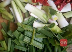 螺丝肉炒蒜苗的做法图解1