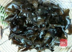 木耳炒肉的做法图解1