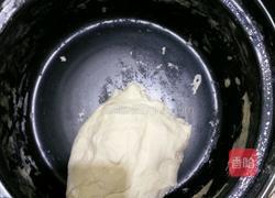 韭菜鸡蛋水煎包的做法图解1