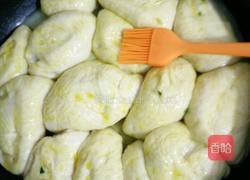 韭菜鸡蛋水煎包的做法图解8