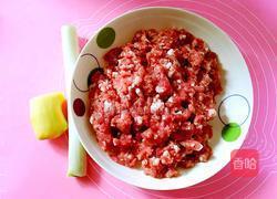 猪肉粉条韭菜包子的做法图解3