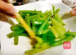 芹菜拌腰果的做法图解5