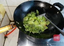 翡翠阳光(大蒜小米辣炒莴苣)的做法图解3