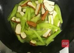 西芹炒豆干的做法图解5
