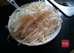 金针菇炒青椒的做法图解1