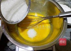 葡萄干纸杯戚风蛋糕的做法图解3