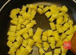 腐乳土豆焖饭的做法图解2