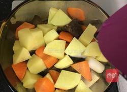 红酒焖牛腩的做法图解7