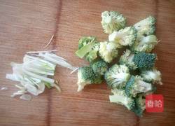 平菇炒西兰花的做法图解4