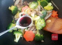 平菇炒西兰花的做法图解12