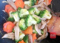 平菇炒西兰花的做法图解15