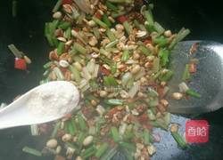 果仁炒芹菜的做法图解10