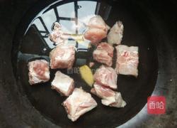 蘑菇红枣排骨汤的做法图解1