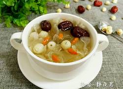 银耳红枣莲子羹