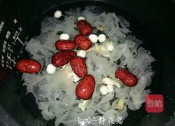 银耳红枣莲子羹的做法图解5
