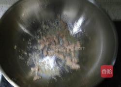 甘蓝炒肉的做法图解2