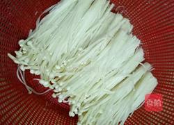 金针菇炒蛋的做法图解1