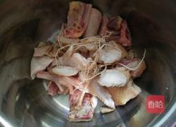 人参松茸炖土鸡的做法图解1