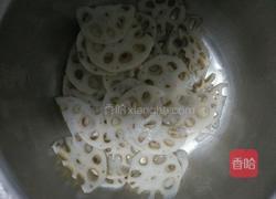 凉拌莲菜的做法图解1