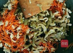 胡萝卜榨菜木耳丝炒肉的做法图解6