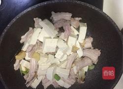 五花肉炖豆腐的做法图解5
