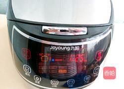 香菇鸡腿煲仔饭的做法图解1