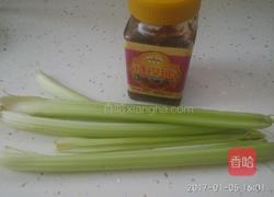 果酱西芹的做法图解1