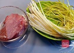 韭黄炒肉丝的做法图解1