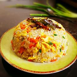 葱油胡萝卜炒饭的做法[图]