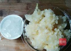 银耳百合红豆汤的做法图解3